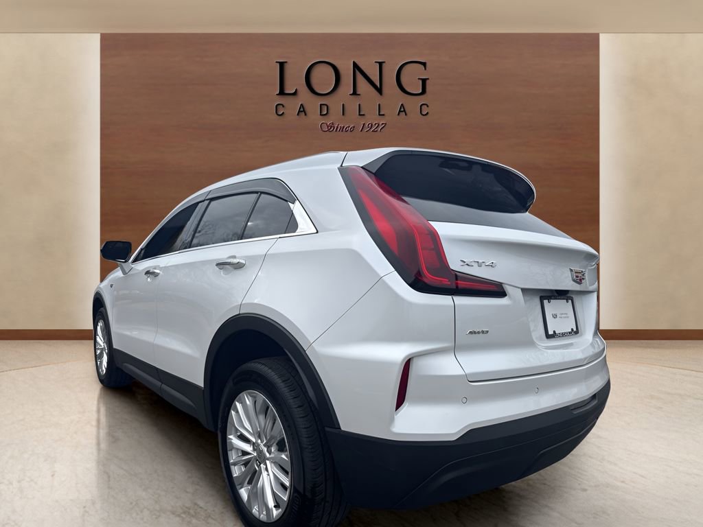 Certified 2024 Cadillac XT4 Luxury w/ Cold Weather Package image 3