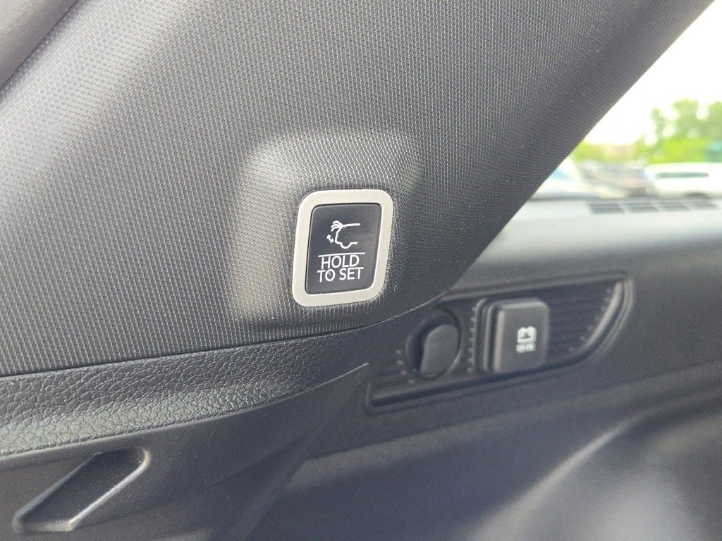 New 2025 Jeep Grand Cherokee Altitude image 18