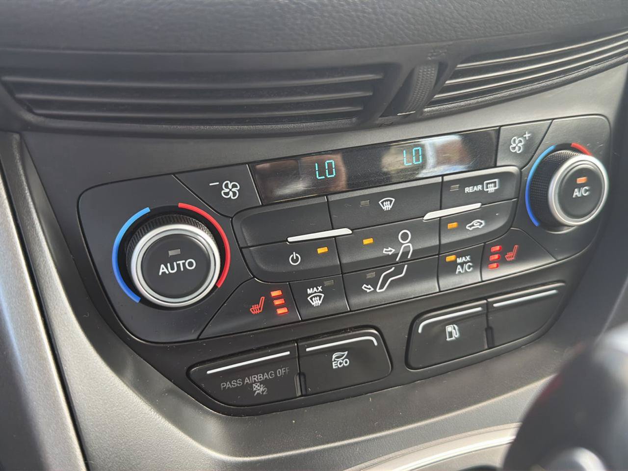 Used 2018 Ford C-MAX SE w/ Cold Weather Package FWD image 16