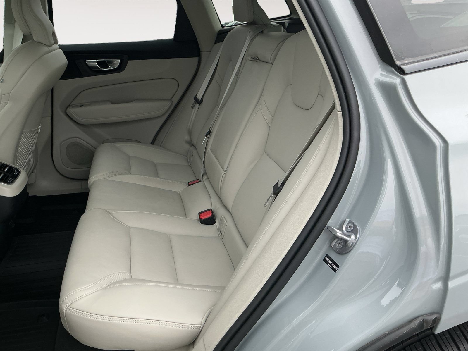 New 2026 Volvo XC60 B5 Ultra w/ Protection Package Premier AWD/4WD image 13