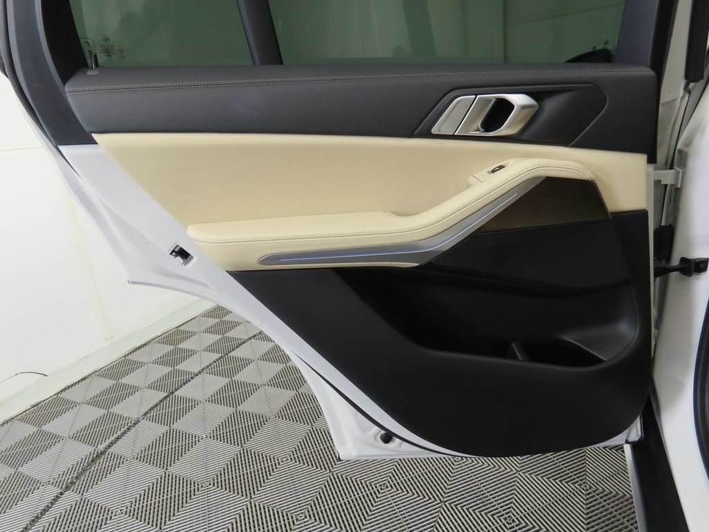 Used 2022 BMW X5 xDrive45e w/ Climate Comfort Package image 25