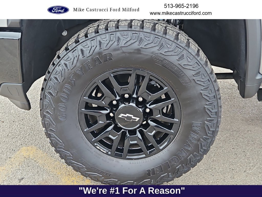 Used 2025 Chevrolet Silverado 2500 ZR2 w/ Technology Package AWD/4WD image 9