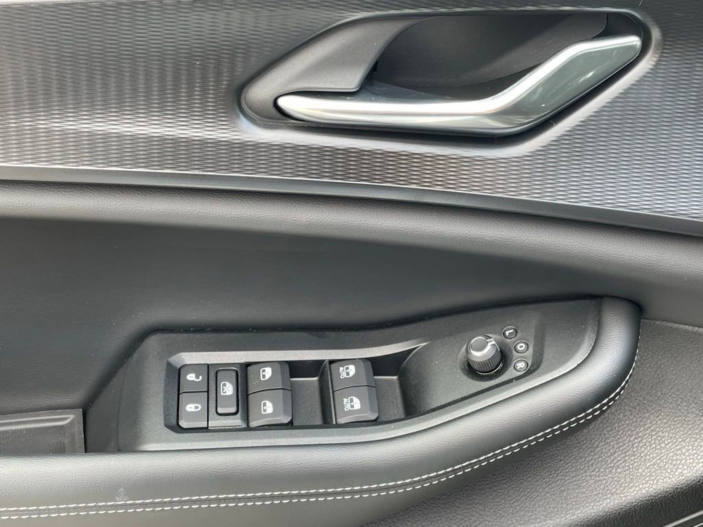 New 2025 Jeep Grand Cherokee Altitude image 35
