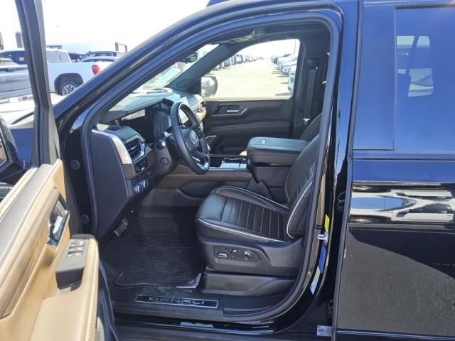 Used 2025 GMC Yukon Denali Ultimate AWD/4WD image 5