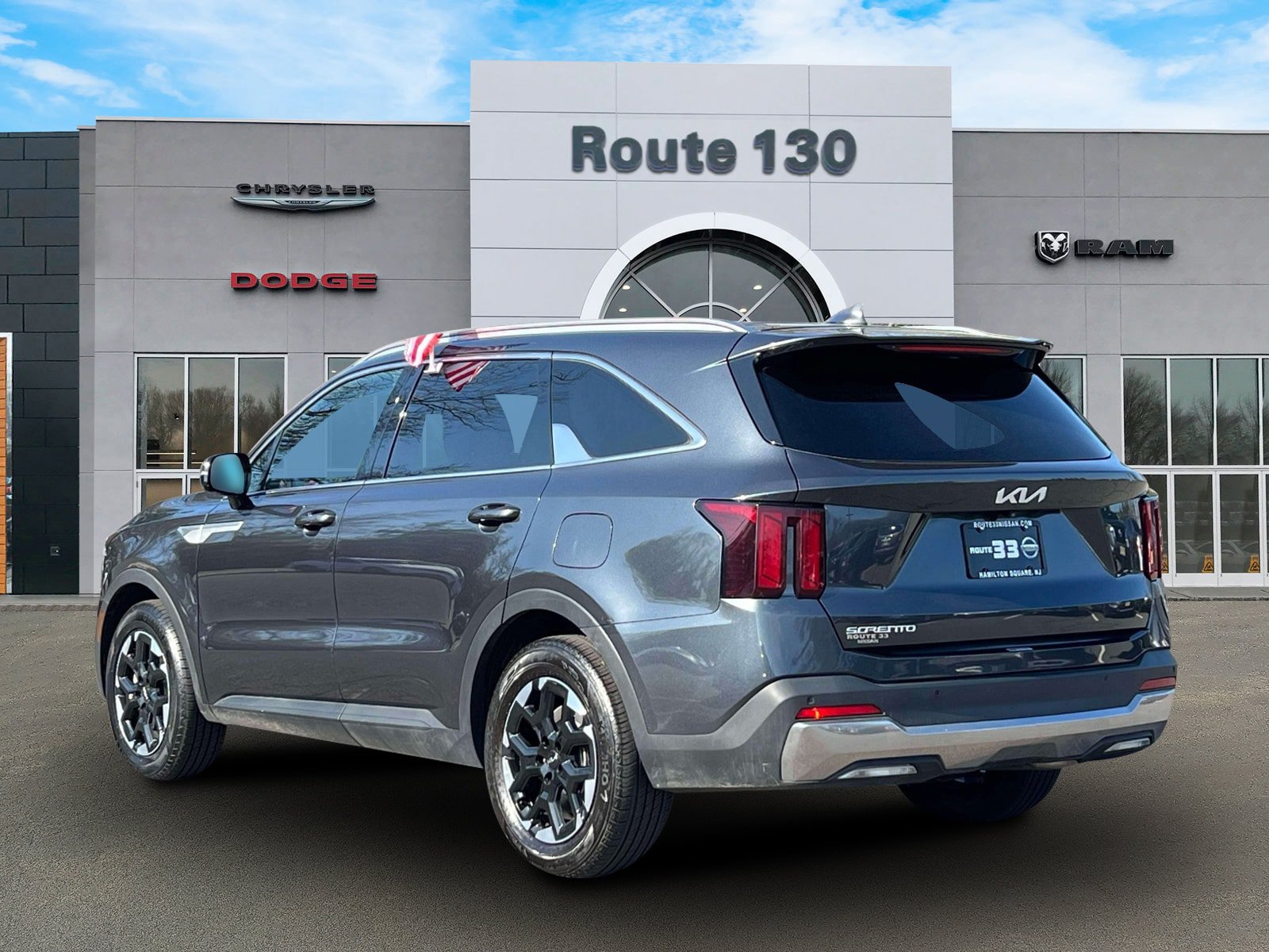 Used 2024 Kia Sorento S FWD image 3