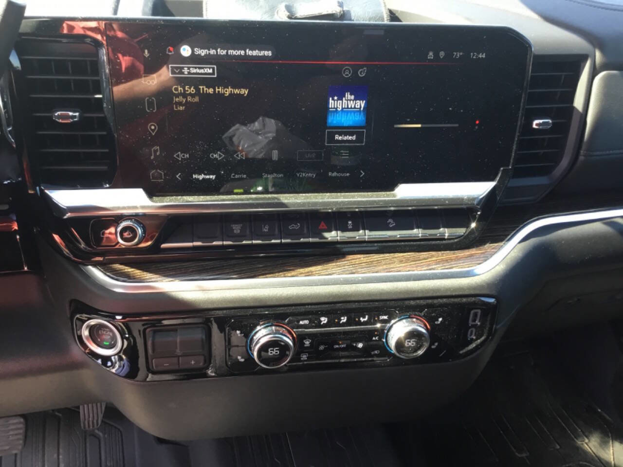 Used 2025 GMC Sierra 2500 SLE w/ SLE Value Package; image 5