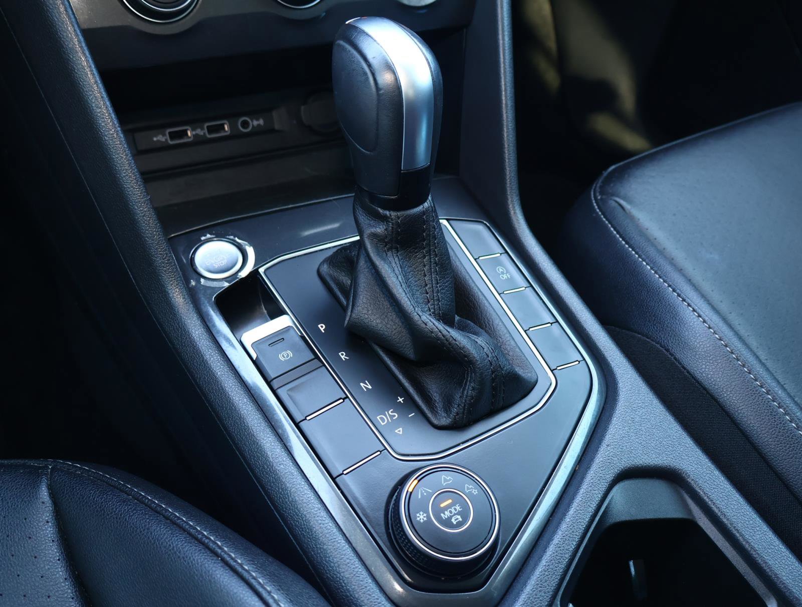 Used 2020 Volkswagen Tiguan SE image 25