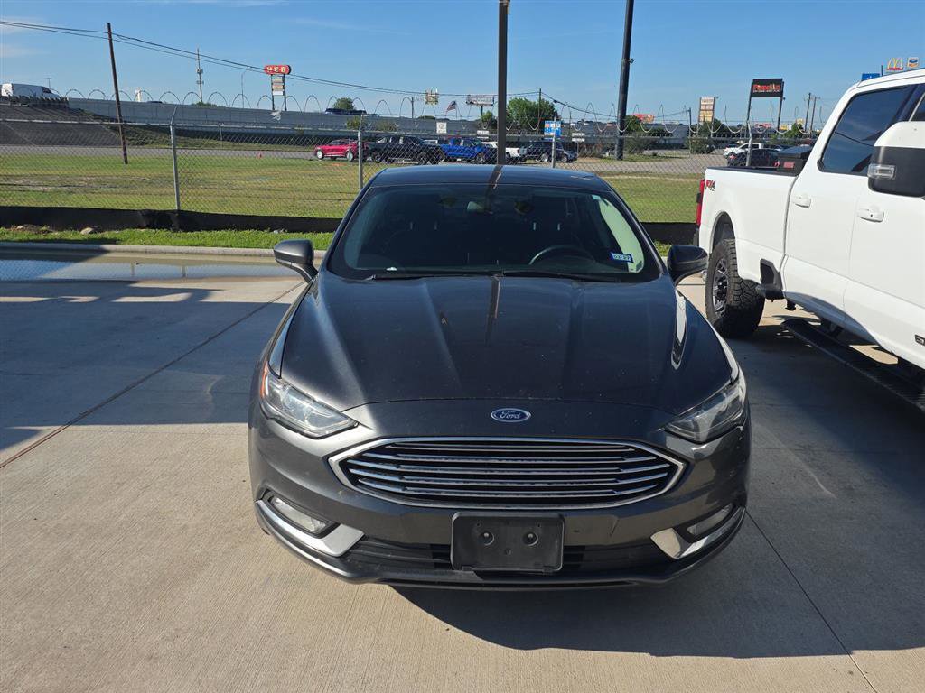 Used 2017 Ford Fusion SE w/ Equipment Group 201A image 2
