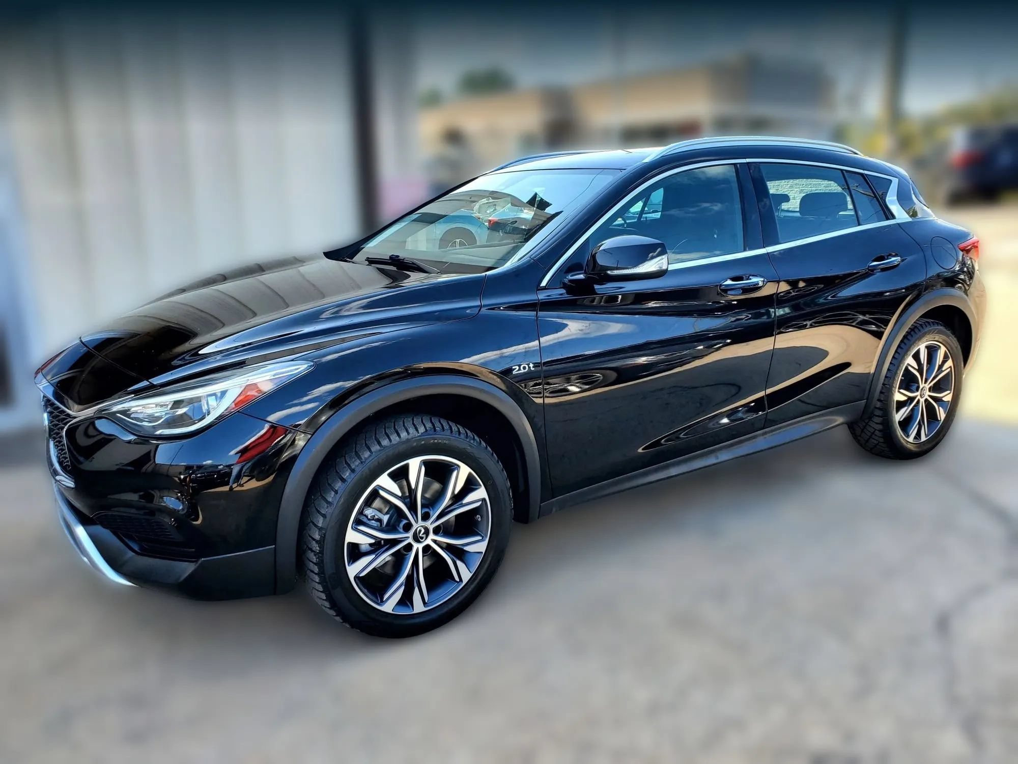 Used 2017 INFINITI QX30 AWD image 9