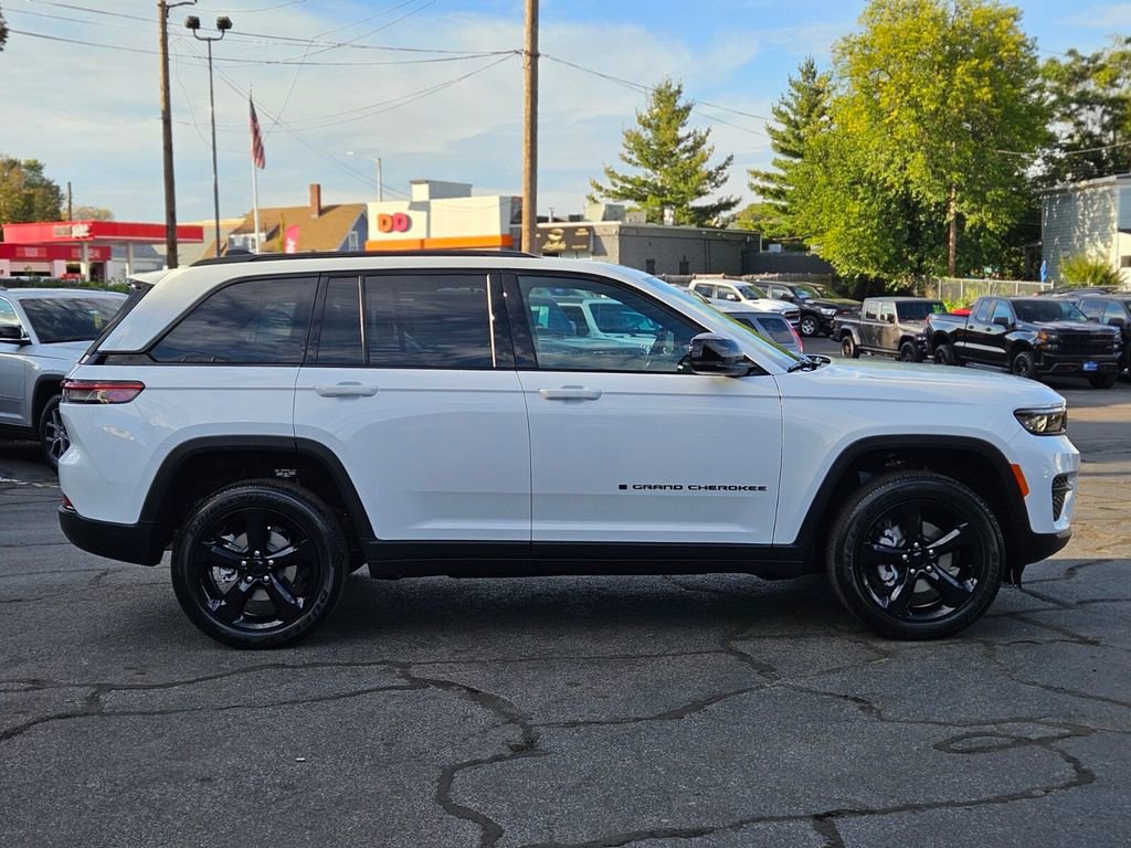 New 2025 Jeep Grand Cherokee Altitude image 6