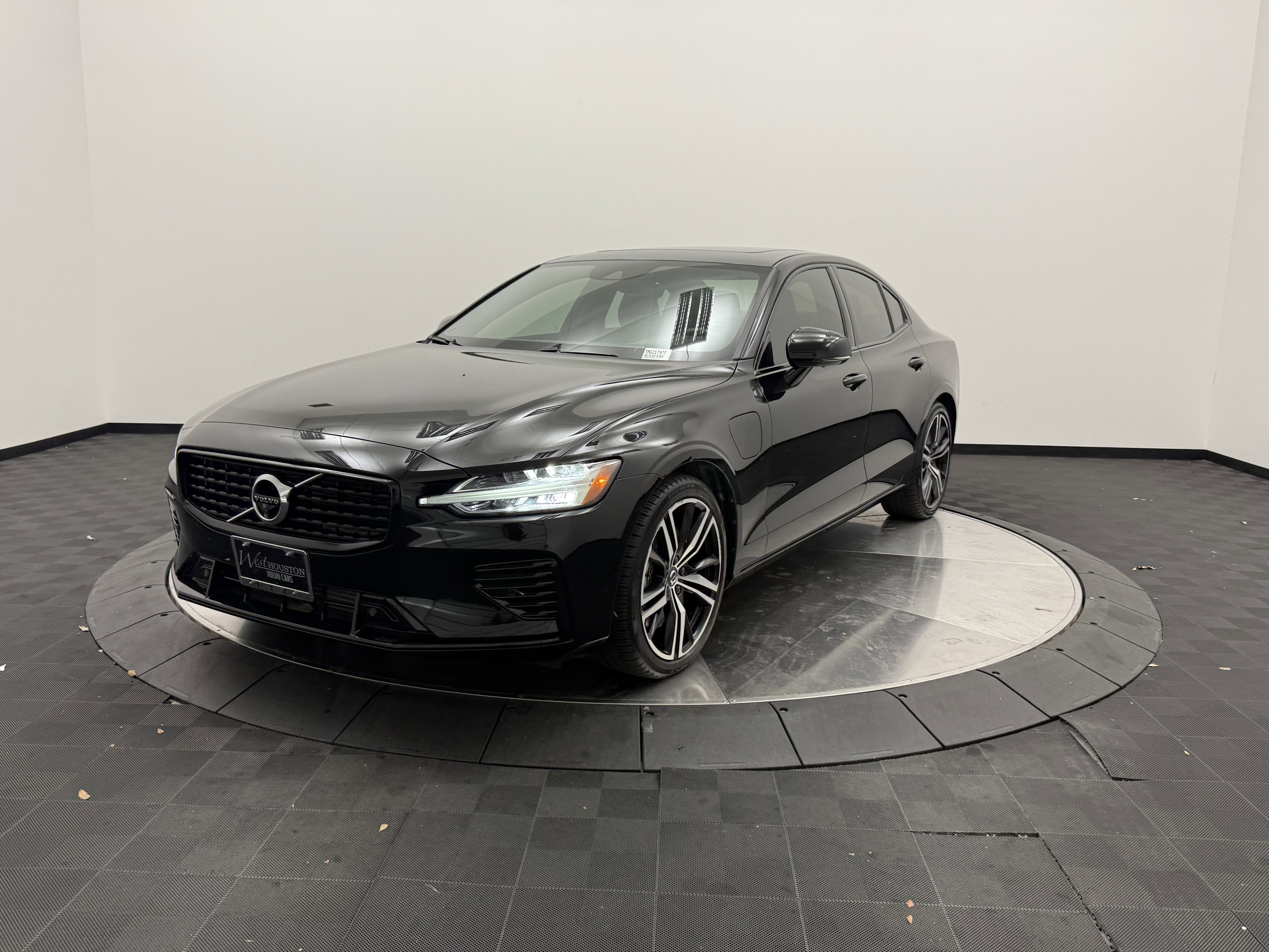 Used 2021 Volvo S60 T8 R-Design w/ Climate Package AWD/4WD image 3