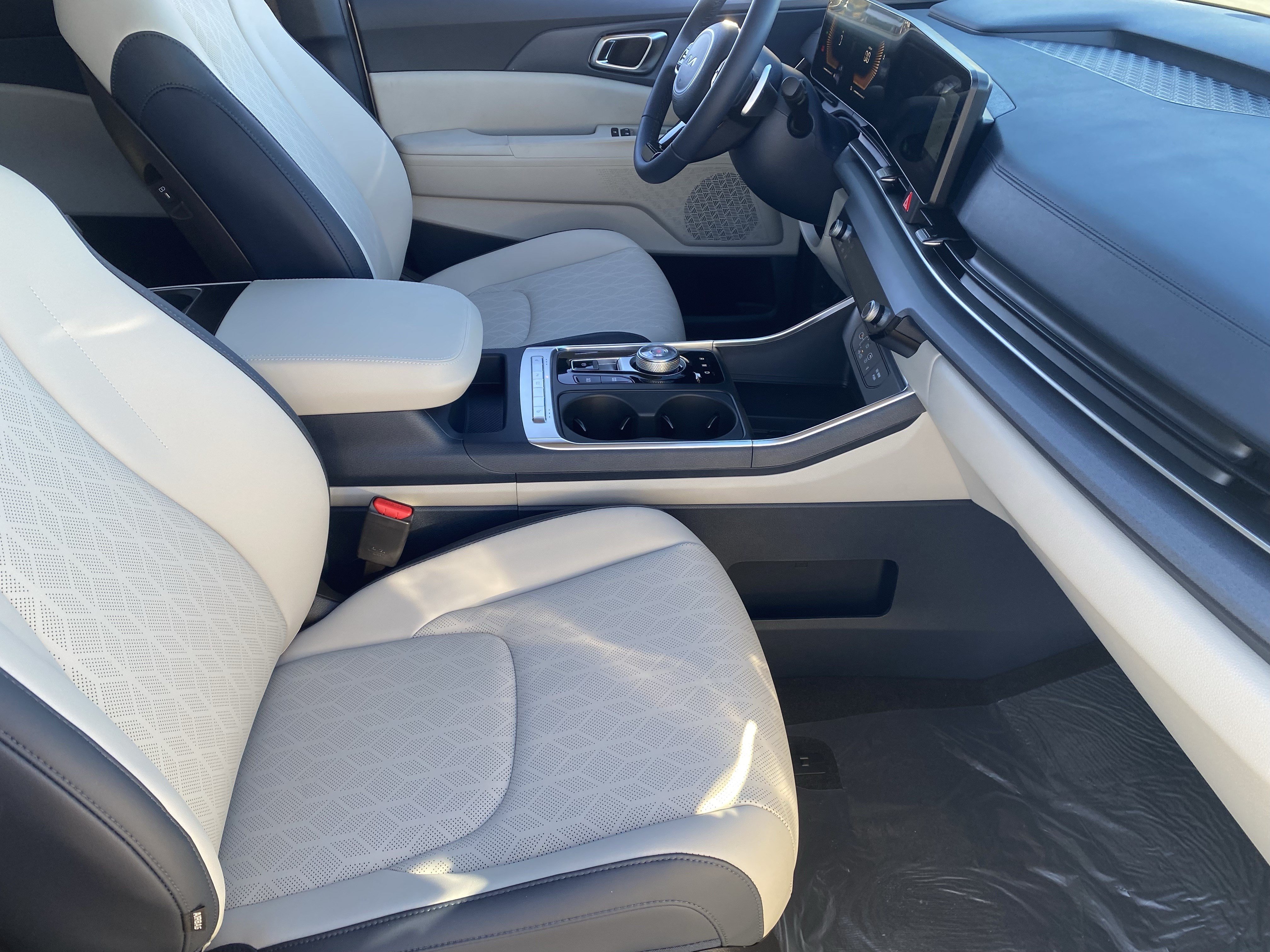New 2026 Kia Carnival EX FWD image 9
