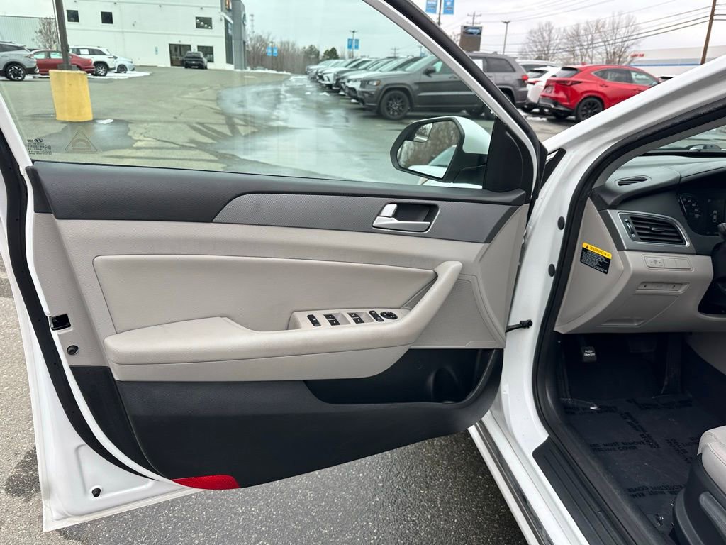Used 2016 Hyundai Sonata SE image 12