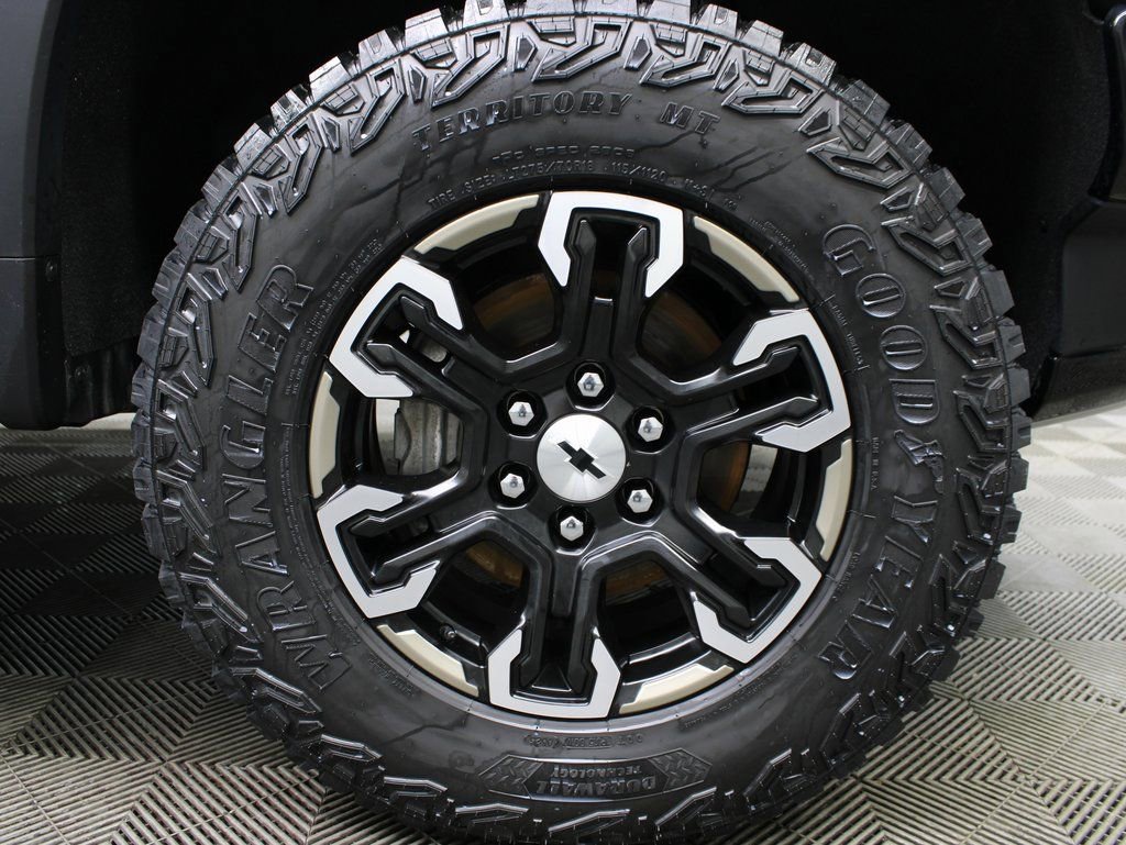 Used 2023 Chevrolet Silverado 1500 ZR2 image 8