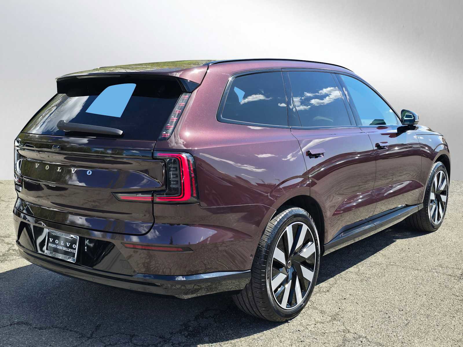 Certified 2025 Volvo EX90 Plus AWD/4WD image 4