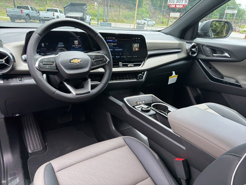 New 2026 Chevrolet Equinox LT w/ Convenience Package II AWD/4WD image 16