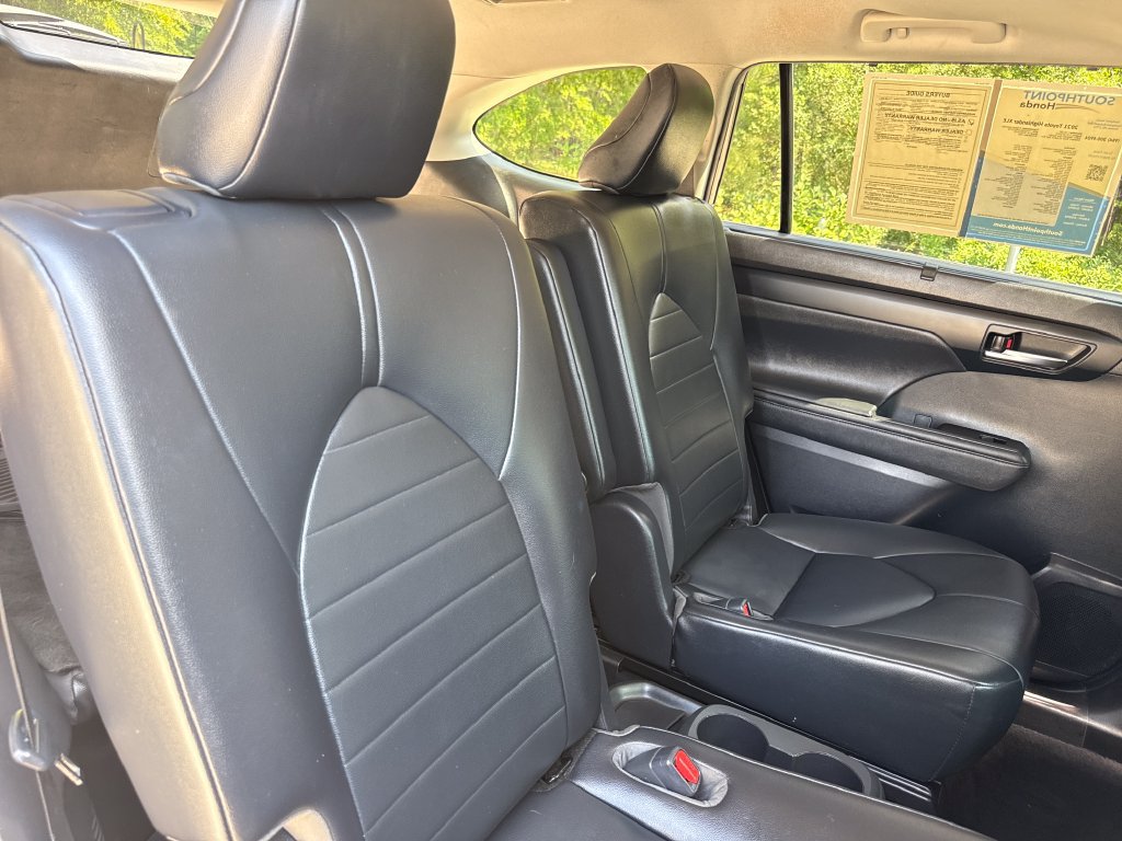 Used 2021 Toyota Highlander XLE AWD/4WD image 33