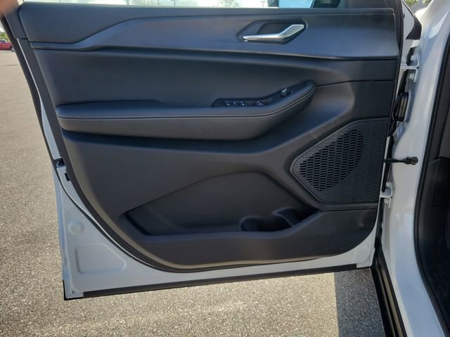 New 2025 Jeep Grand Cherokee Altitude image 13