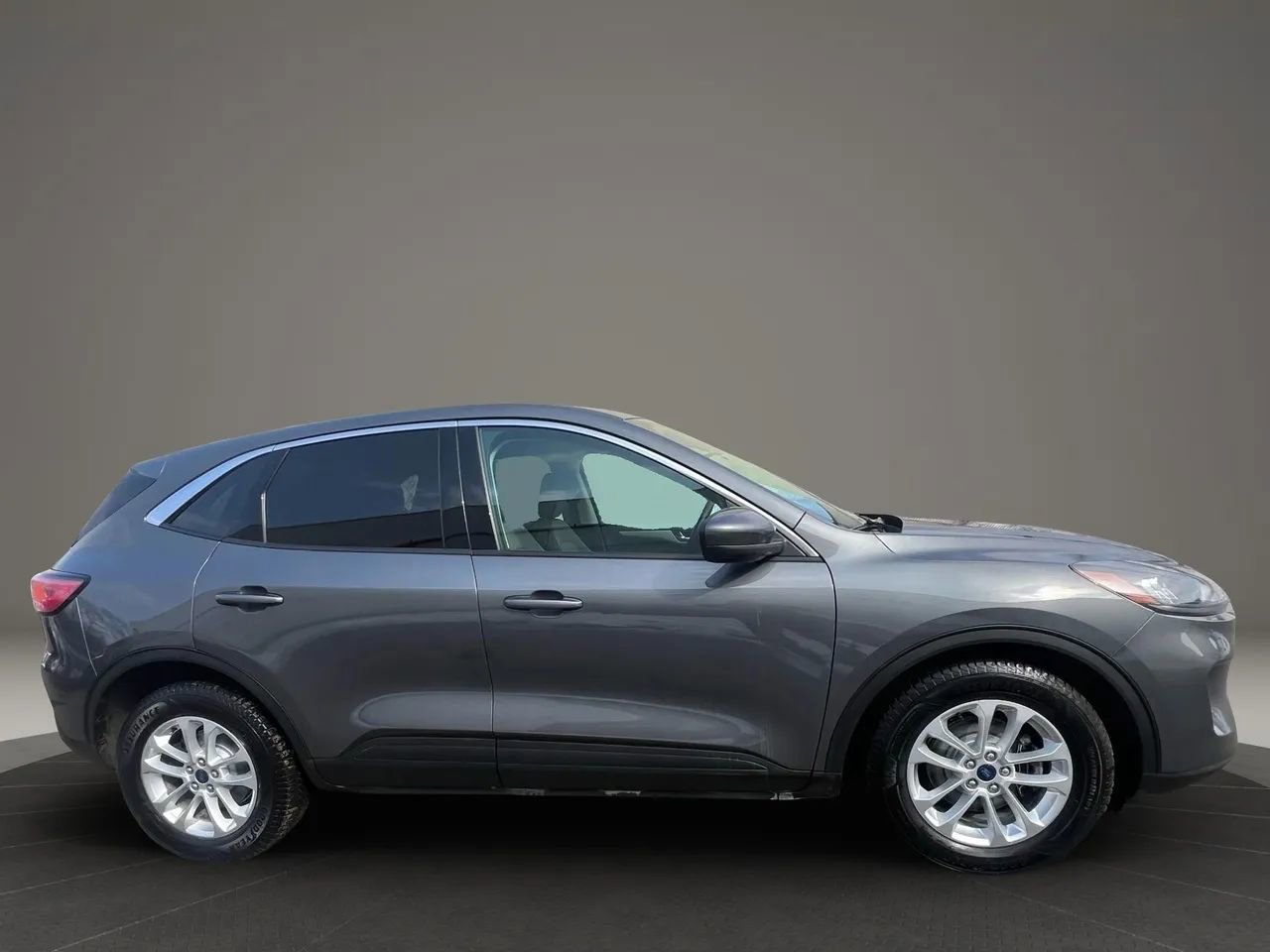 Used 2021 Ford Escape SE image 4