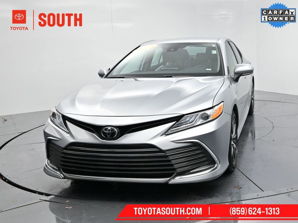 Used 2023 Toyota Camry XLE image 3