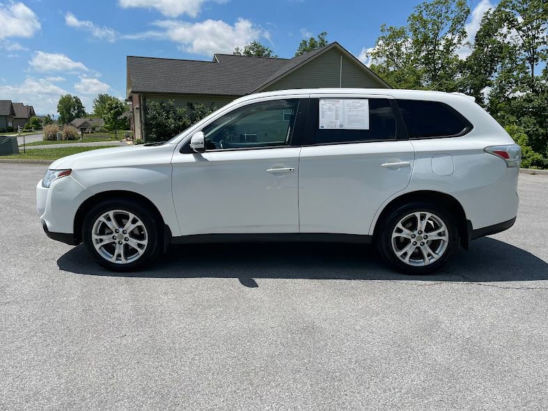 Used 2014 Mitsubishi Outlander SE AWD/4WD image 23