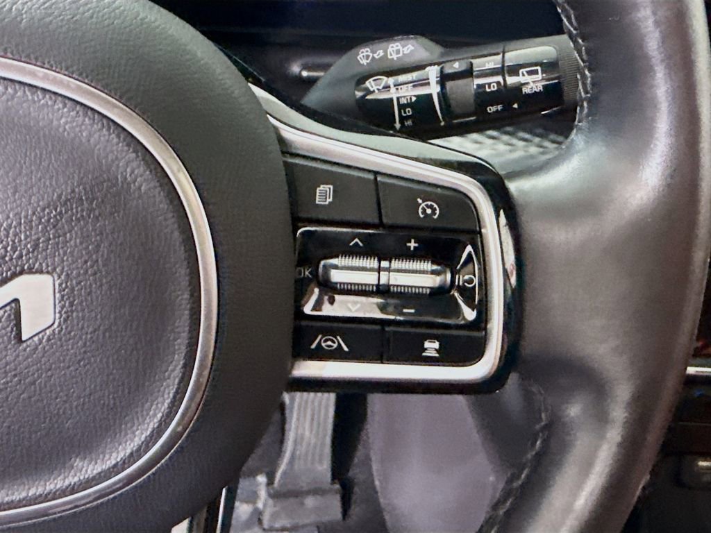Used 2024 Kia Carnival SX Prestige image 25