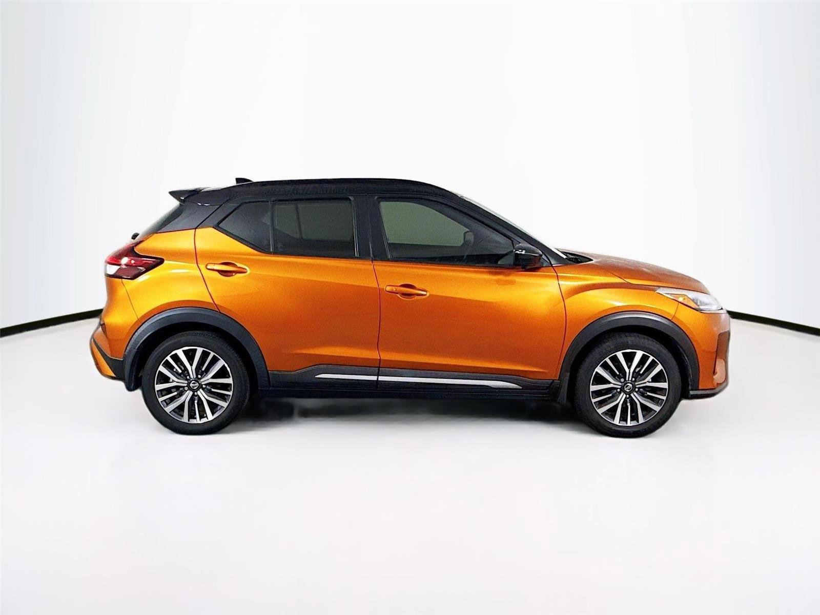 Used 2021 Nissan Kicks SR image 9