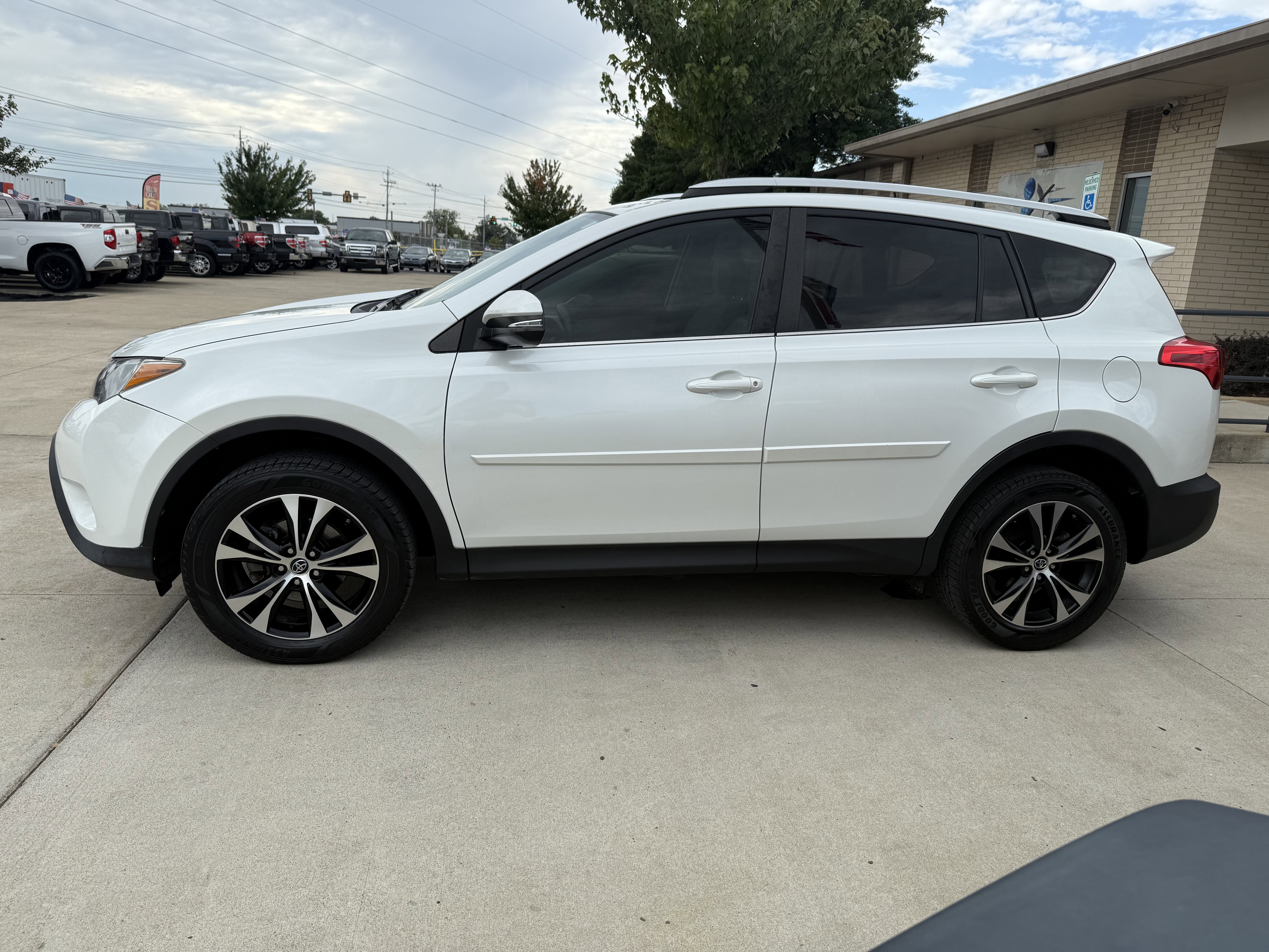 Used 2015 Toyota RAV4 Limited image 4