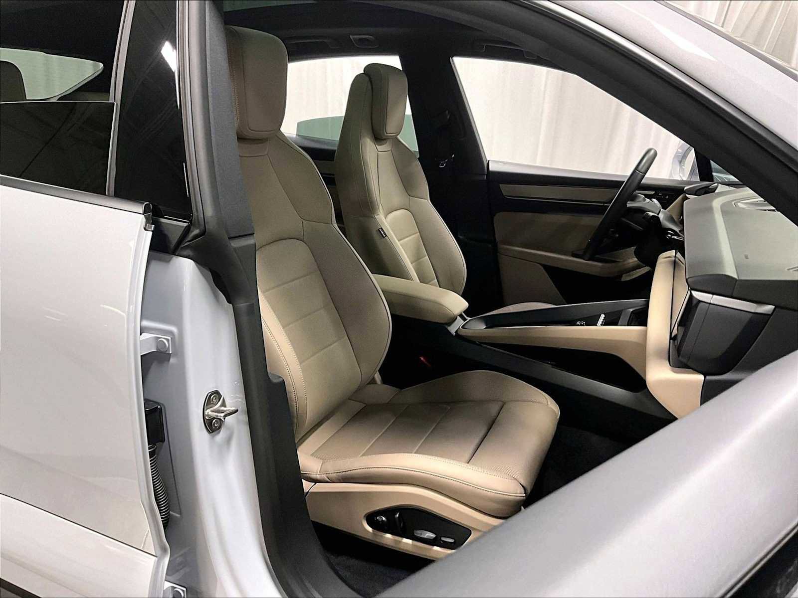 Used 2024 Porsche Macan 4 Electric image 30