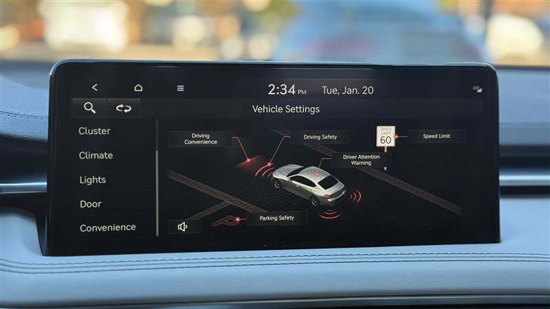 Used 2025 Genesis G70 2.5T image 36