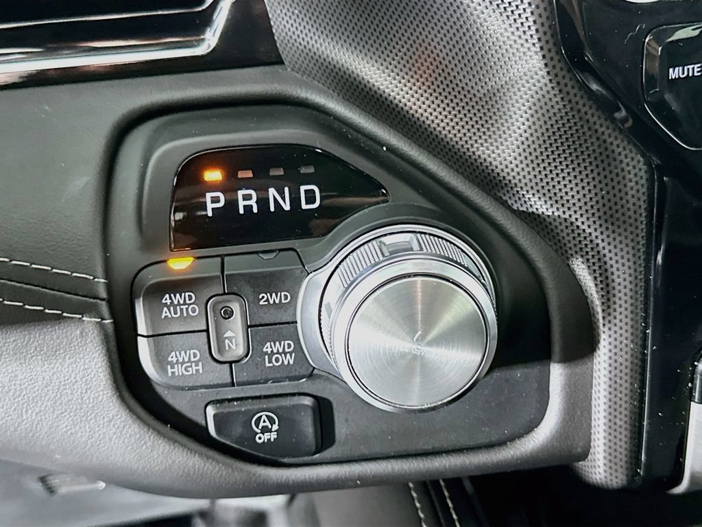 Used 2025 RAM 1500 Limited w/ Body Color Bumper Group AWD/4WD image 18