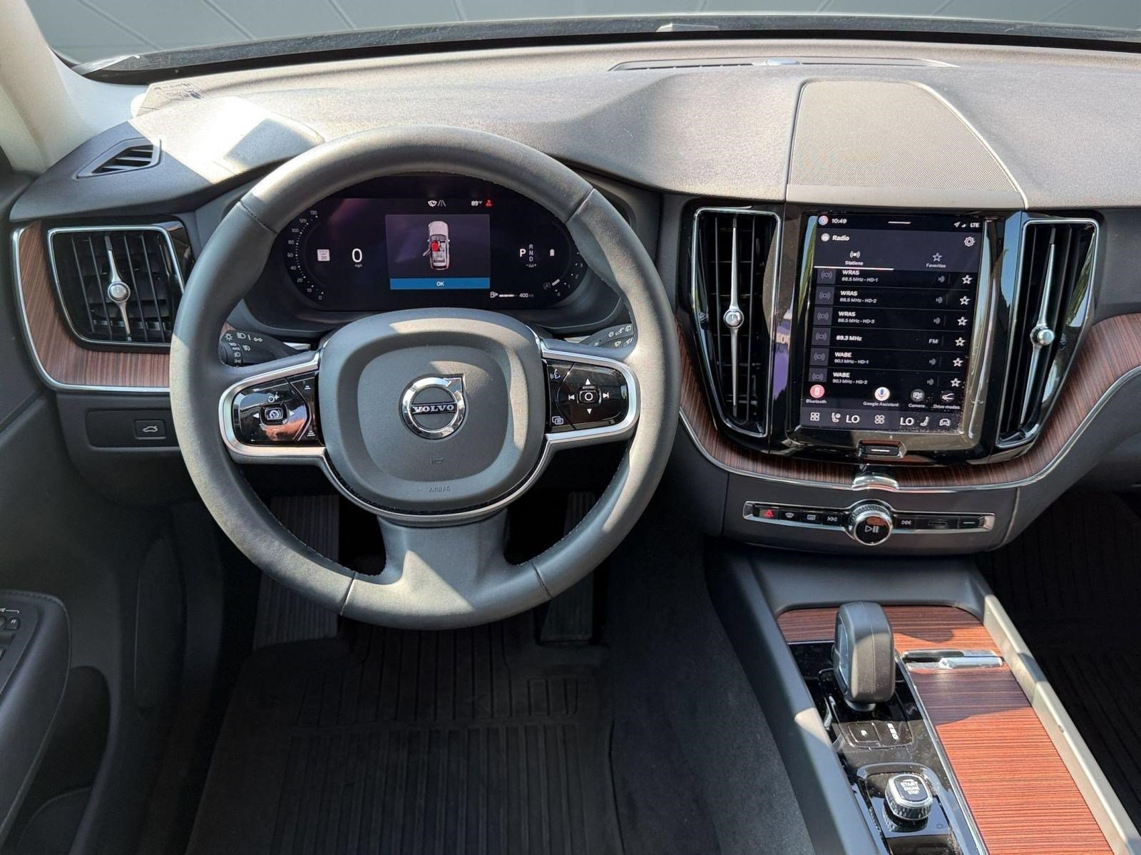 Certified 2024 Volvo XC60 B5 Plus w/ Protection Package Premier AWD/4WD image 29