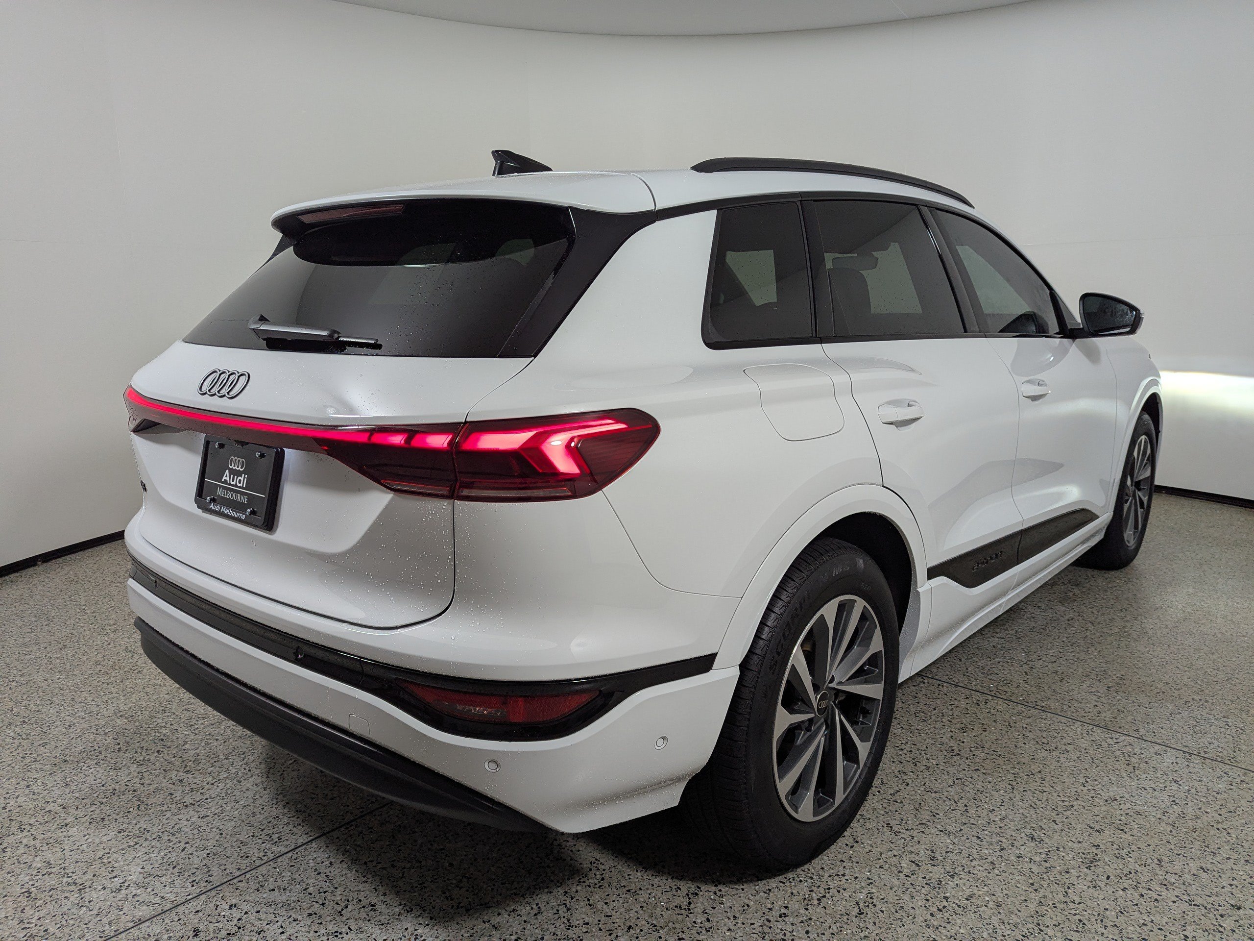 Certified 2025 Audi Q6 e-tron Prestige AWD/4WD image 7