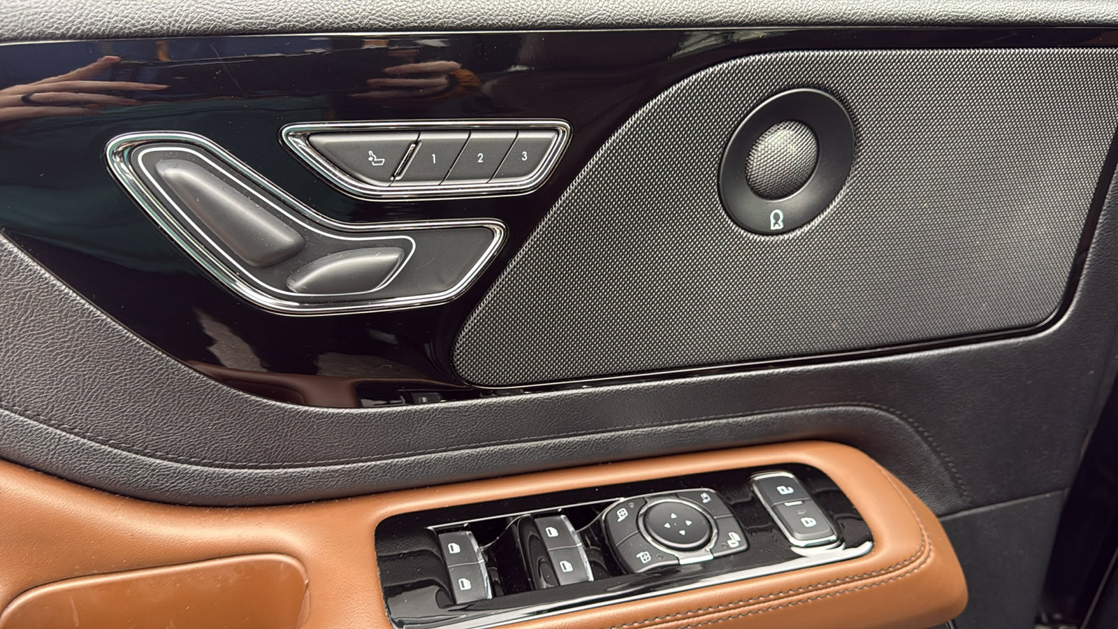 Used 2020 Lincoln Aviator Reserve w/ Equipment Group 201A image 11