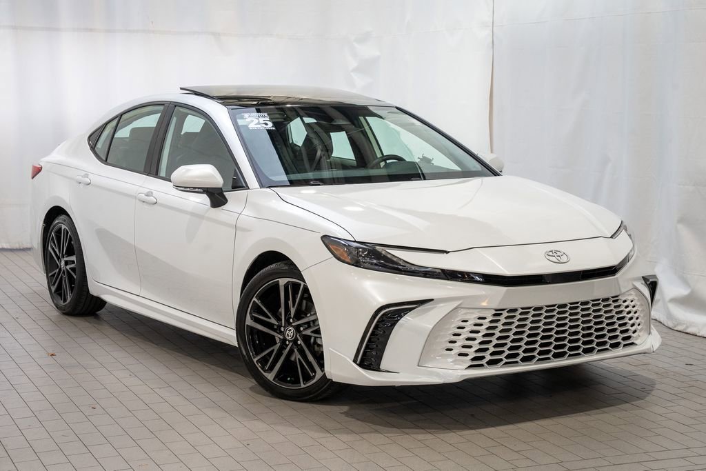 Used 2025 Toyota Camry XSE image 1