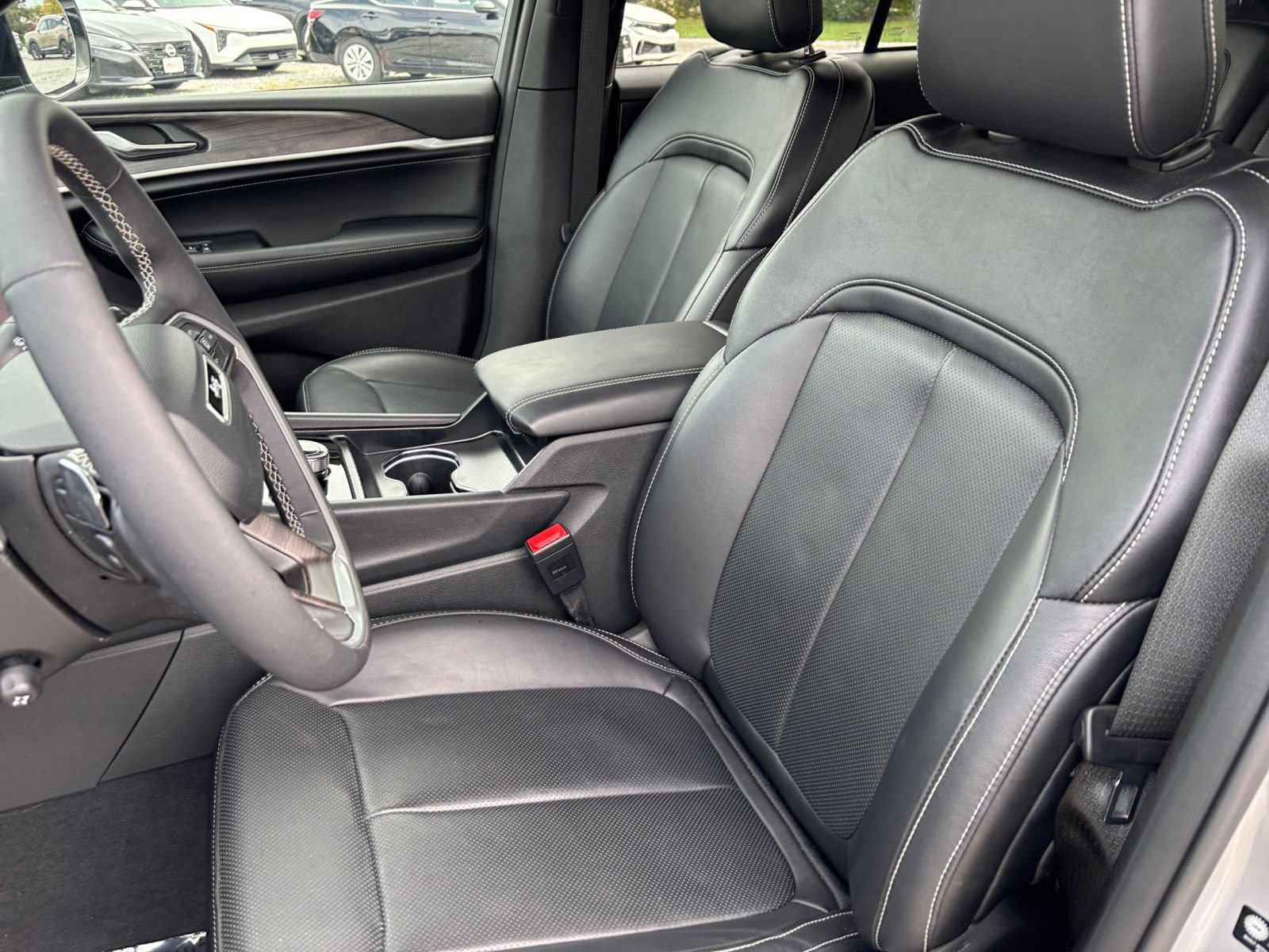 Used 2026 Jeep Grand Cherokee Limited AWD/4WD image 39