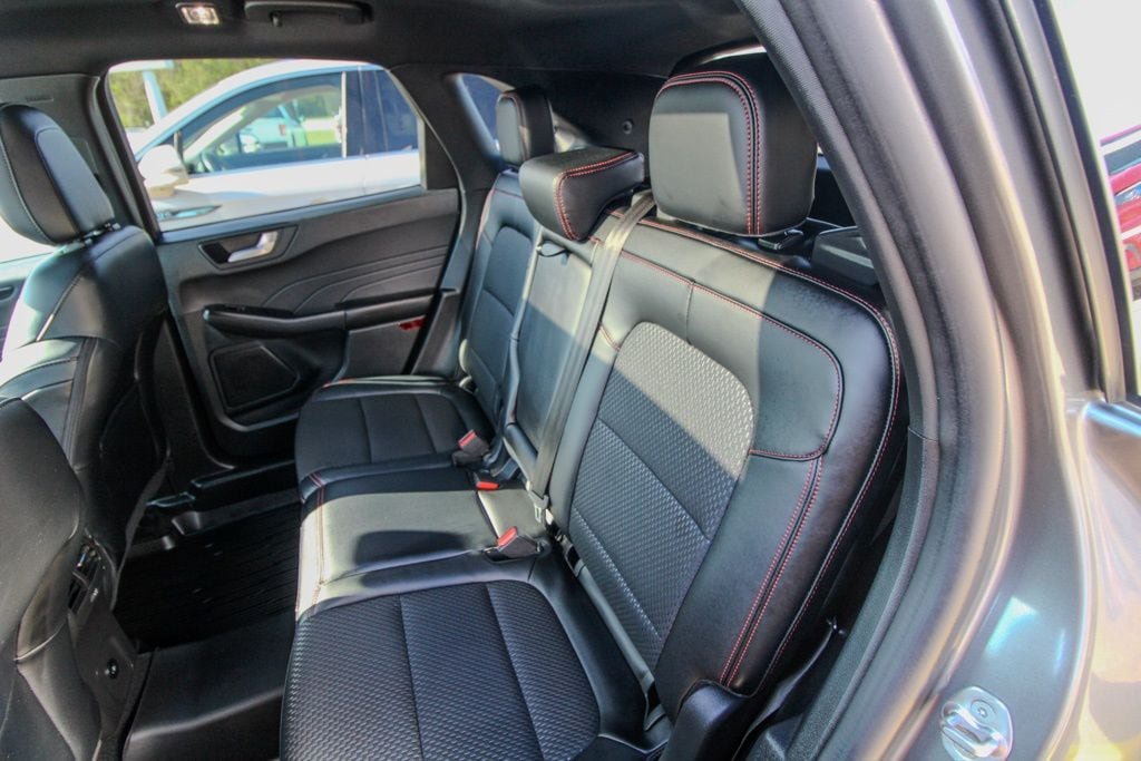 Used 2024 Ford Escape ST-Line w/ Tech Pack #1 AWD/4WD image 9