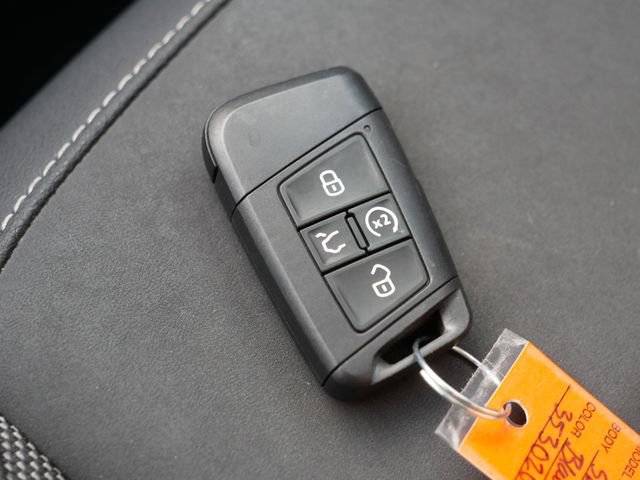 Used 2023 Volkswagen Taos SE image 38