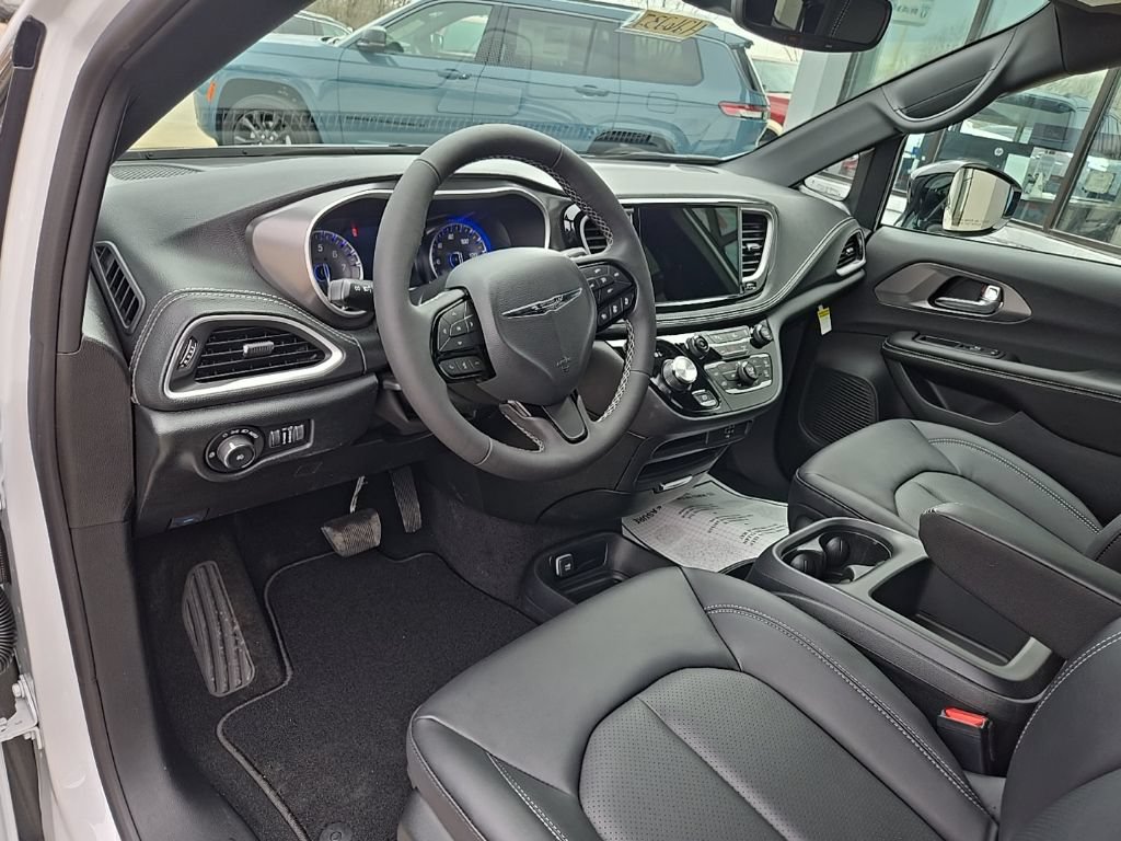 New 2026 Chrysler Pacifica Select w/ S Appearance Package FWD image 32