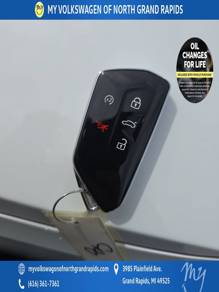 Used 2025 Volkswagen Tiguan SE AWD/4WD image 36