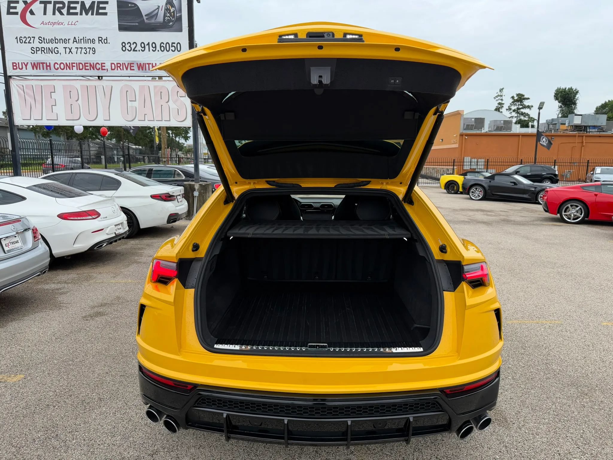 Used 2022 Lamborghini Urus AWD/4WD image 47