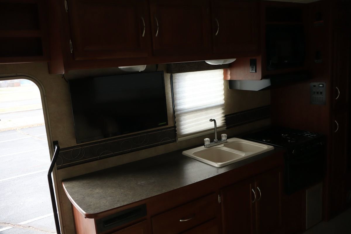 Used 2015 Ford E-450 and Econoline 450 Super Duty w/ Motorhome Prep Package image 32