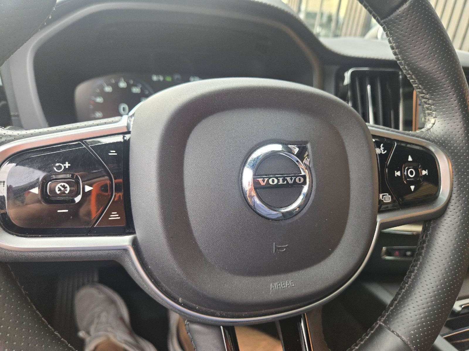 Used 2018 Volvo XC60 T8 Inscription w/ Advanced Package AWD/4WD image 18