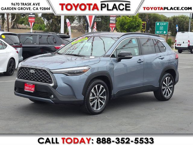 Used 2025 Toyota Corolla Cross XLE AWD/4WD image 1