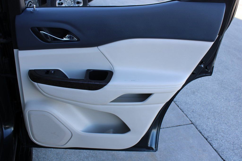 Used 2021 GMC Acadia Denali w/ Denali Ultimate Package image 24