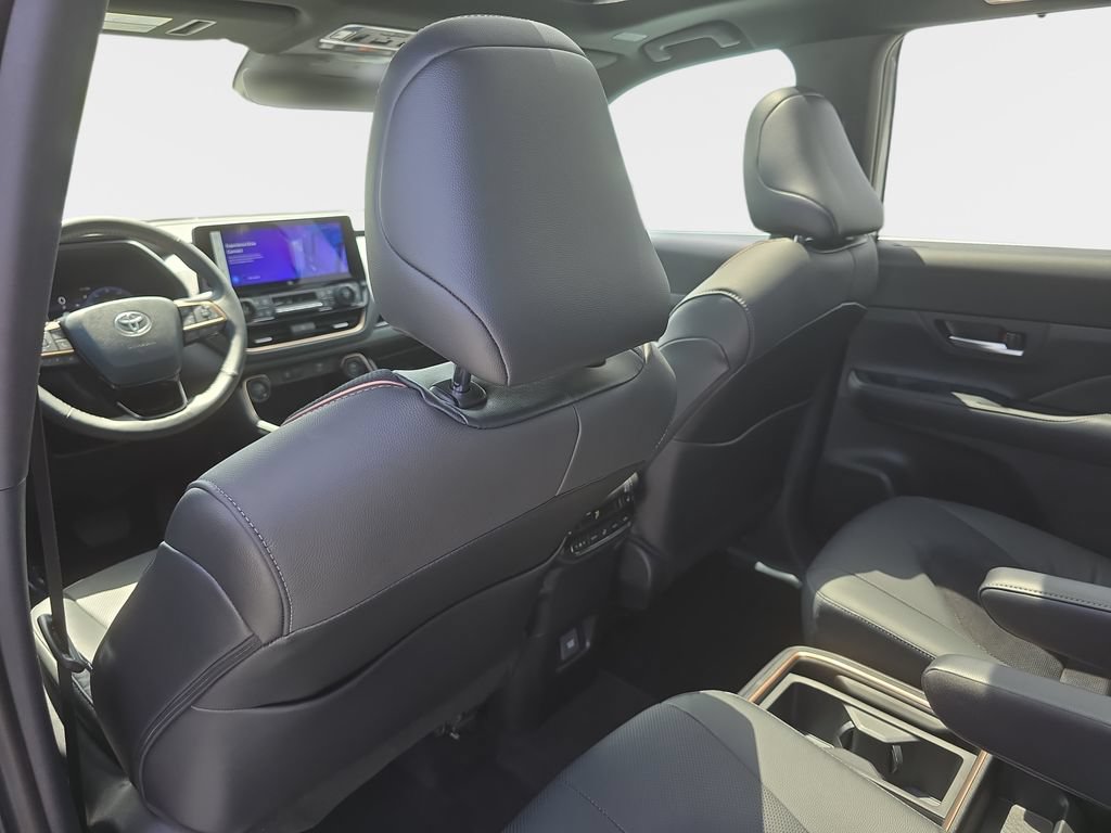 Used 2025 Toyota Grand Highlander AWD Hybrid image 14