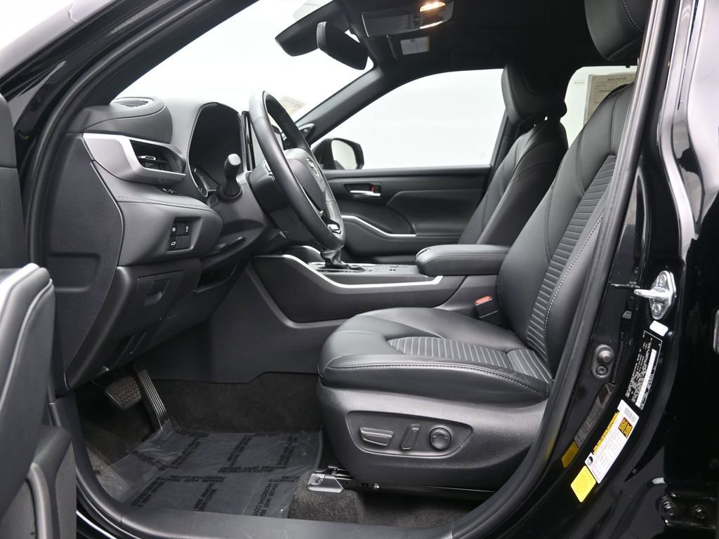 Used 2024 Toyota Highlander XSE image 12