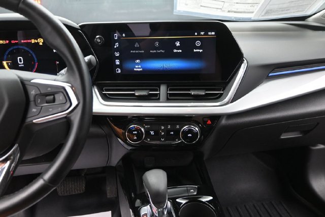 Used 2024 Chevrolet Trax LT w/ Sunroof Package FWD image 22