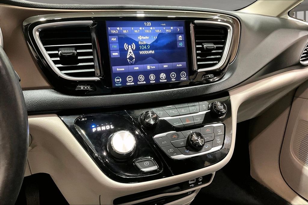 Used 2018 Chrysler Pacifica Touring-L Plus w/ Advanced Safetytec Group image 6