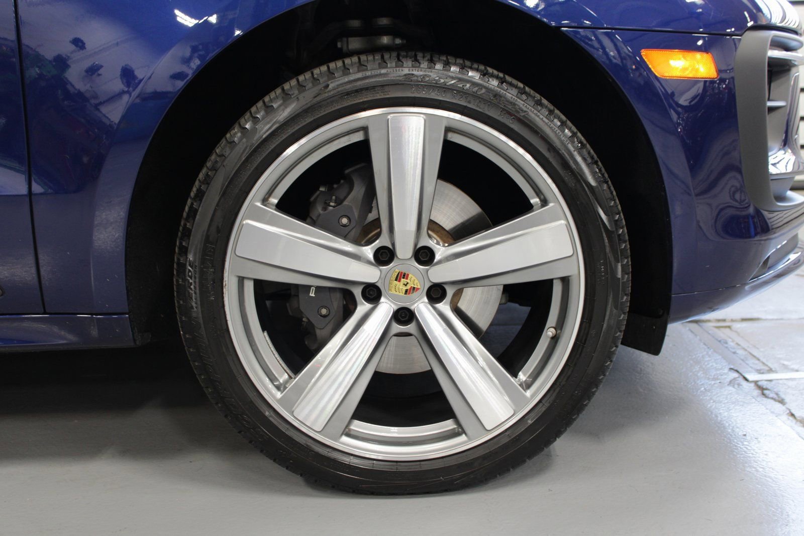 Certified 2025 Porsche Macan image 14